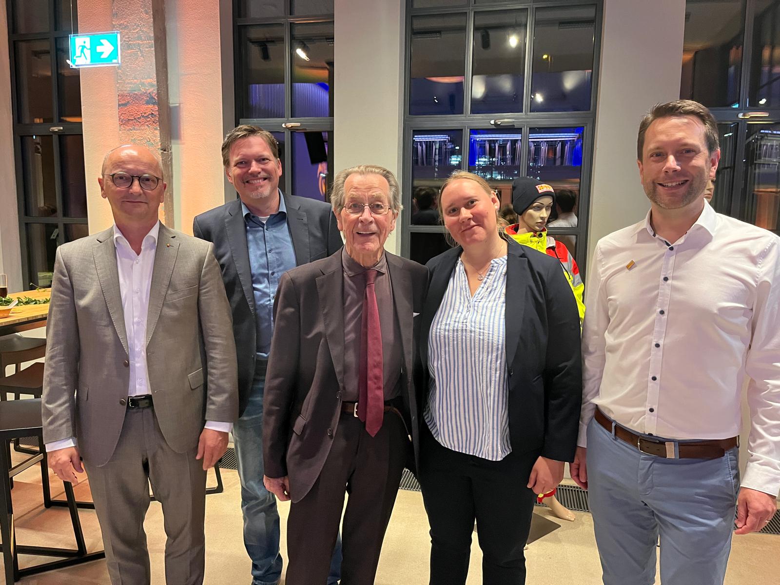 Dr. Uwe Martin Fichtmüller(Bundesgeschäftsführer),Johannes Gust(Landesvorst.vorsitzender),Franz Müntefering(ehem. ASB-Präsident),Elisabeth Schmidt (G.führerin RV NDS West),Lars Winter (Vorstandvorsitzender .JPG